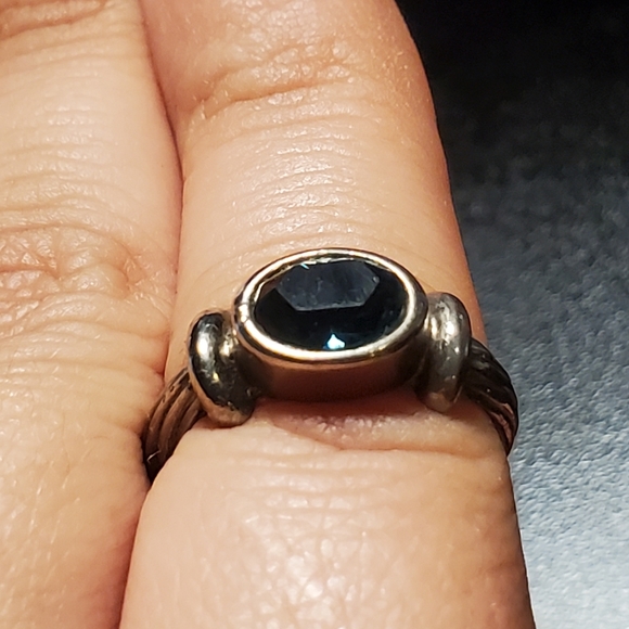 Blue Stone ring with two toned shank - Picture 14 of 14